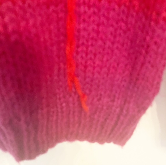 Vintage 80s Hand Knitted Sweater With plaid/ombré design size medium - Picture 2 of 11